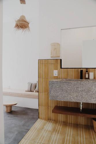 a living room with a counter and a bed at Casa Ohma La Punta in Brisas de Zicatela