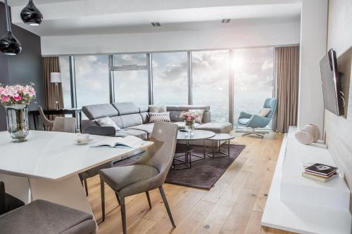 Гостиная зона в In The Sky - Apartamenty w Sky Tower