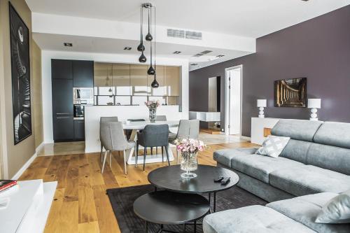 Кухня или мини-кухня в In The Sky - Apartamenty w Sky Tower
