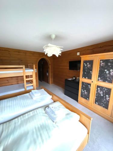 a bedroom with two beds and a chandelier at Hotel Wildrose in Neukirchen am Großvenediger