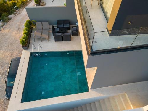 Bazén v ubytování Ionian Premium Villas nebo v jeho okolí