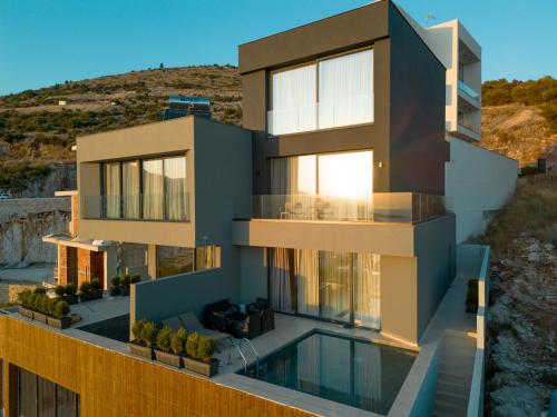 Bazén v ubytování Ionian Premium Villas nebo v jeho okolí