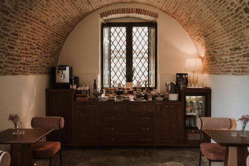 a room with a counter with a window and tables at Casa Qafiz 