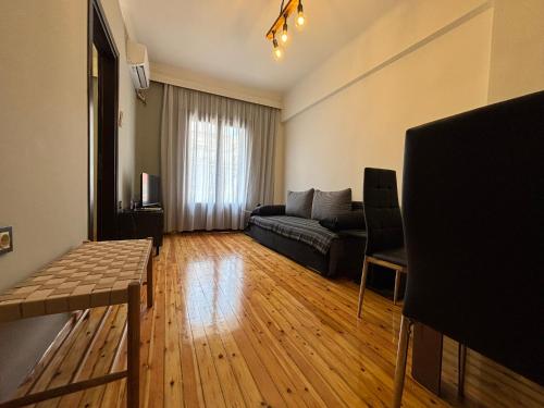 5 Deluxe and Easyliving apartment, 3 rooms , full extra up to 10 people plus baby , ideal midle city area