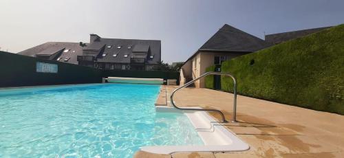 Πισίνα στο ή κοντά στο Family T2 with pool and garden in Touques