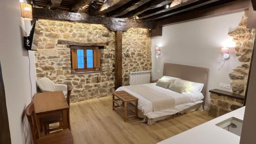 Katil atau katil-katil dalam bilik di Hotel y Casa Rural El Retiro del Oso