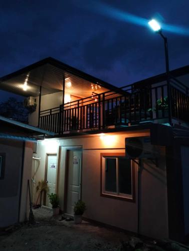 Balkón nebo terasa v ubytování Jul'z Guest House