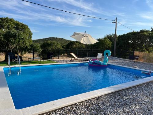 Bazén v ubytování New Country House with Saltwater Pool nebo v jeho okolí