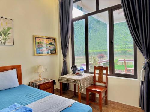 Postel nebo postele na pokoji v ubytování Funny Monkeys Homestay