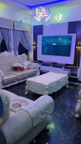 TV a/nebo společenská místnost v ubytování Restify luxury apartment and services
