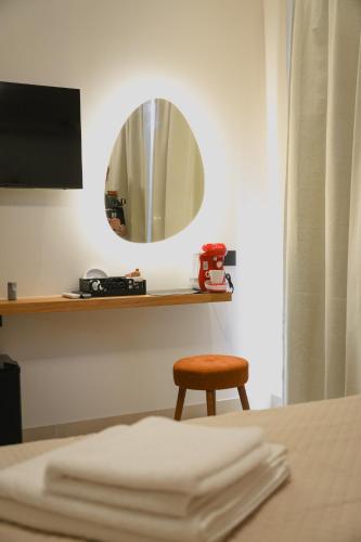 a room with a table with a mirror and a stool at Centre Ville Local Stays in Argos