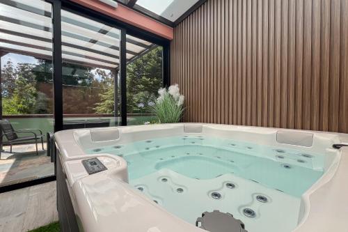 Fotografie z fotogalerie ubytování Casa Requinte - Jacuzzi v destinaci Arco da Calheta