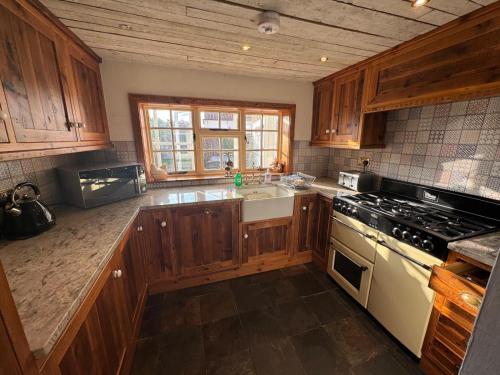 Küche/Küchenzeile in der Unterkunft The Old Ropery at Mill Cottage - Sherwood Forest