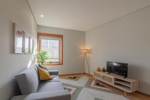 Μια τηλεόραση ή/και κέντρο ψυχαγωγίας στο 2D Apartamento a 3 min da praia