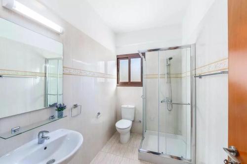 Ένα μπάνιο στο Villa Aqua View