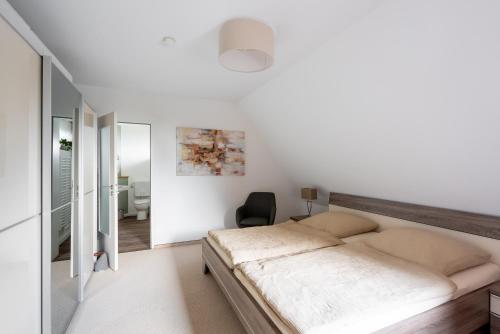 Voodi või voodid majutusasutuse Ferienwohnung Weitblick am Meer toas