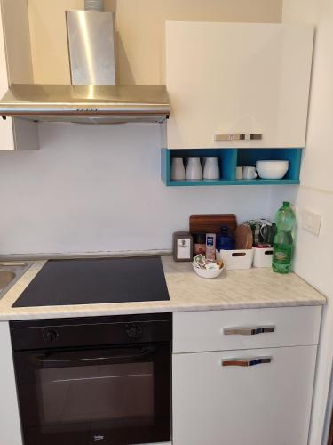 a kitchen with a stove and a counter top at Sori e Mare Loft in Sori