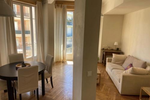 Nice 56m with balcony in rotunda near the sea