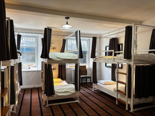 Televisyen dan/atau pusat hiburan di Safestay Glasgow Charing Cross