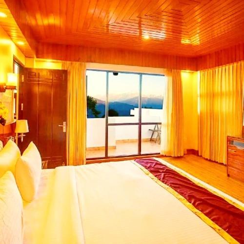 Postel nebo postele na pokoji v ubytování The Yakha Retreat