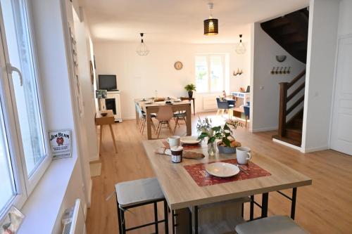 a dining room and living room with a table and chairs at L'Auberge Du Roch in Saint-Pierre-Quiberon