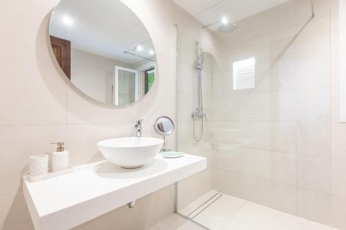 Ένα μπάνιο στο Barca Trencada -A3-