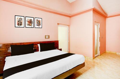 Postel nebo postele na pokoji v ubytování Hotel O Amodam Resort