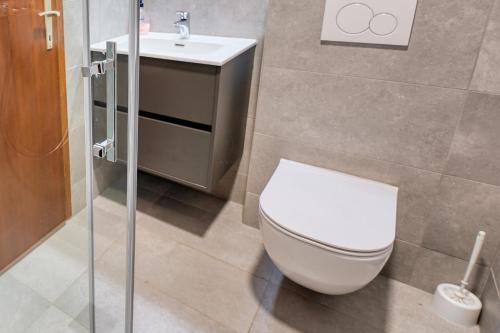 Ένα μπάνιο στο Easy and Simple Barbariga apartments