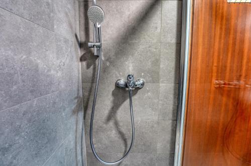 Ένα μπάνιο στο Easy and Simple Barbariga apartments