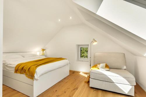 Katil atau katil-katil dalam bilik di Lux House Natura with Sauna