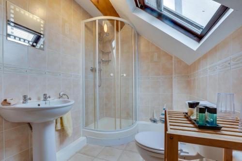 Et badeværelse på Smugglers Cove Cottage