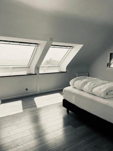a bedroom with two skylights and a bed in it at Maisons Bodenn - Villa de Pors Riagat Front de Mer in Plobannalec-Lesconil