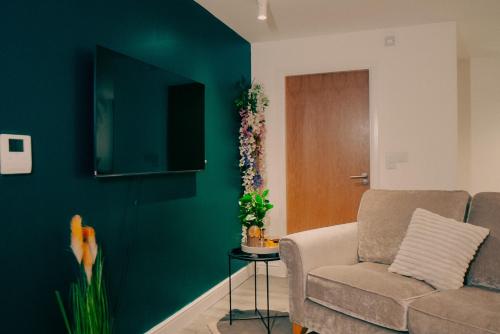 Televisyen dan/atau pusat hiburan di Firdaus Central Huddersfield Apartments