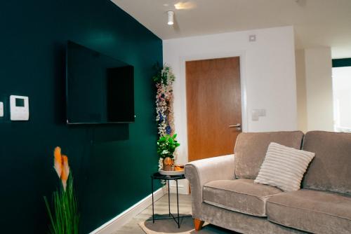 Televisyen dan/atau pusat hiburan di Firdaus Central Huddersfield Apartments