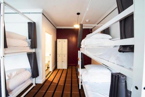 Katil atau katil-katil dalam bilik di Safestay Glasgow Charing Cross