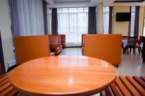 Televisyen dan/atau pusat hiburan di Snow View Hotel Annex