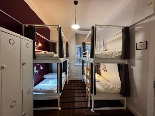 Katil atau katil-katil dalam bilik di Safestay Glasgow Charing Cross