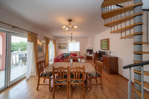 Large family apartment Sabrina on two floors