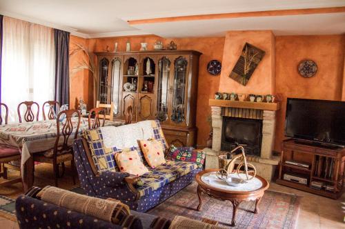 a living room with a couch and a fireplace at Hospederia del Comendador in Ocaña