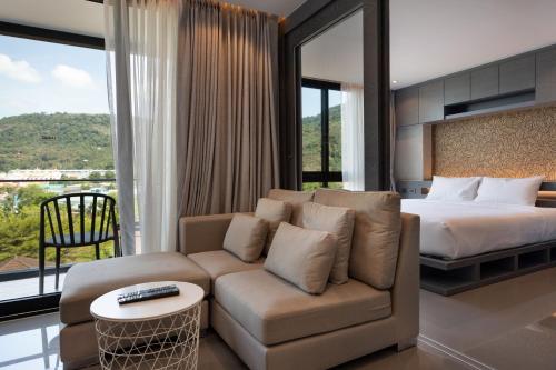 Ένα ή περισσότερα κρεβάτια σε δωμάτιο στο Tropical Kamala Hill View 1 BR CTG P407