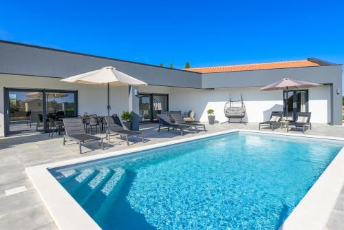 Villa Pia by Istrialux