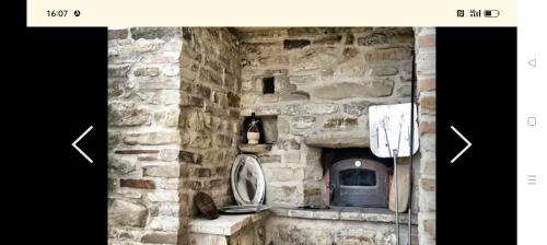 a stone wall with an oven in a room at affittacamere b&b l'aurora Montelparo in Montelparo