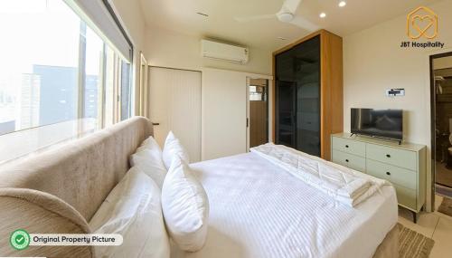 Televisyen dan/atau pusat hiburan di For NRI by NRI Penthouse - A3-1001