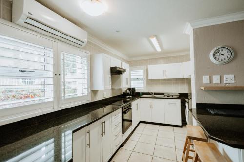 Dapur atau dapur kecil di Pelicans Pad @ Ballito
