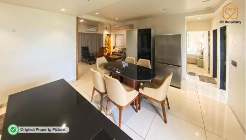 Televisyen dan/atau pusat hiburan di For NRI by NRI Penthouse - A3-1001