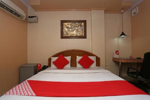Postel nebo postele na pokoji v ubytování Hotel O Madhur Regency