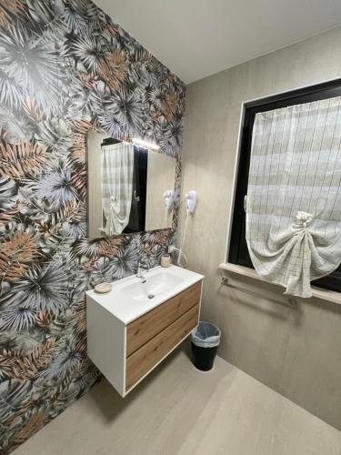 a bathroom with a sink and a large mirror at CASA NINA affittacamere in Camerino