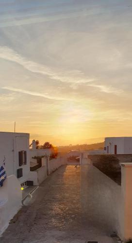 Kalamia's sunny apartment