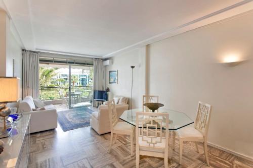 REF 1233 - Cannes Croisette - Apartment for rent