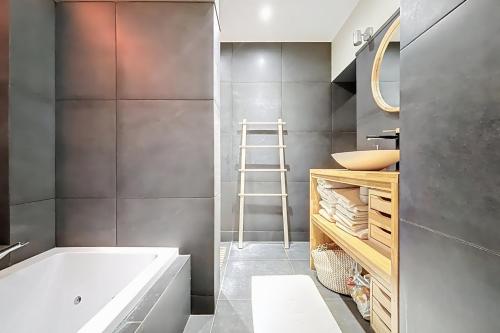 Photo de la galerie de l'établissement Elegant 3-bedroom with hammam near Eiffel Tower, à Paris